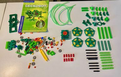 Knex and geckobot set