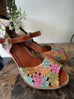 Heel shoes