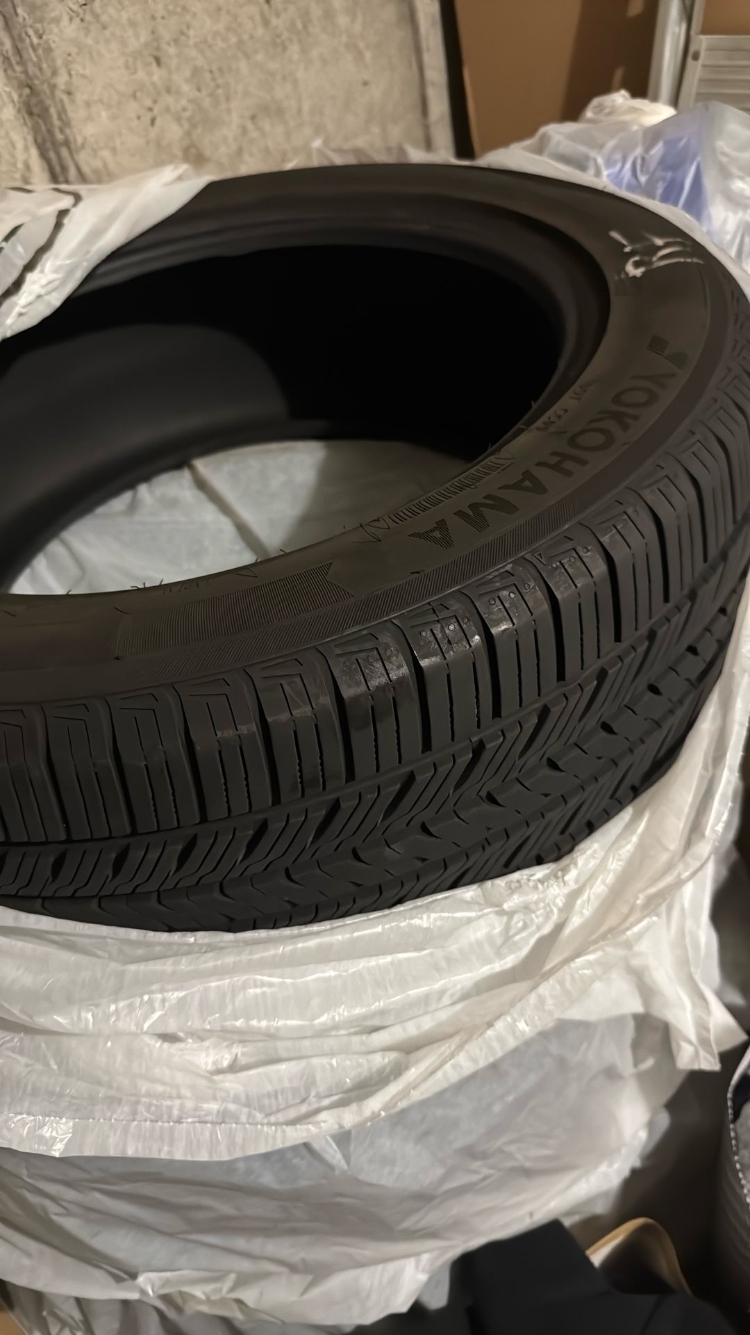 YOKOHAMA Tires  225/55 R18
