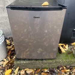 Galanz Mini Fridge 