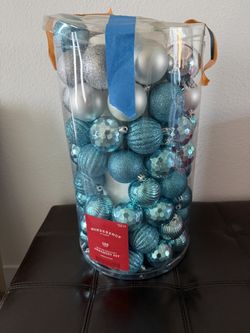 100 Ornaments With Hooks