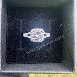 Beautiful Engagement/Wedding Ring NEW!MOISSANITE 1CT (Pass Diamond Tester)
