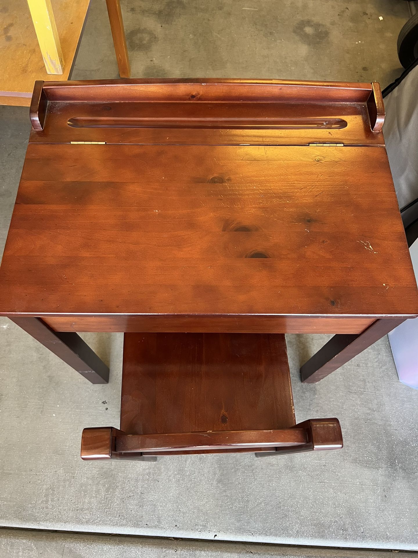 Mellisa & Doug Wooden Lift-Top Desk & Chair