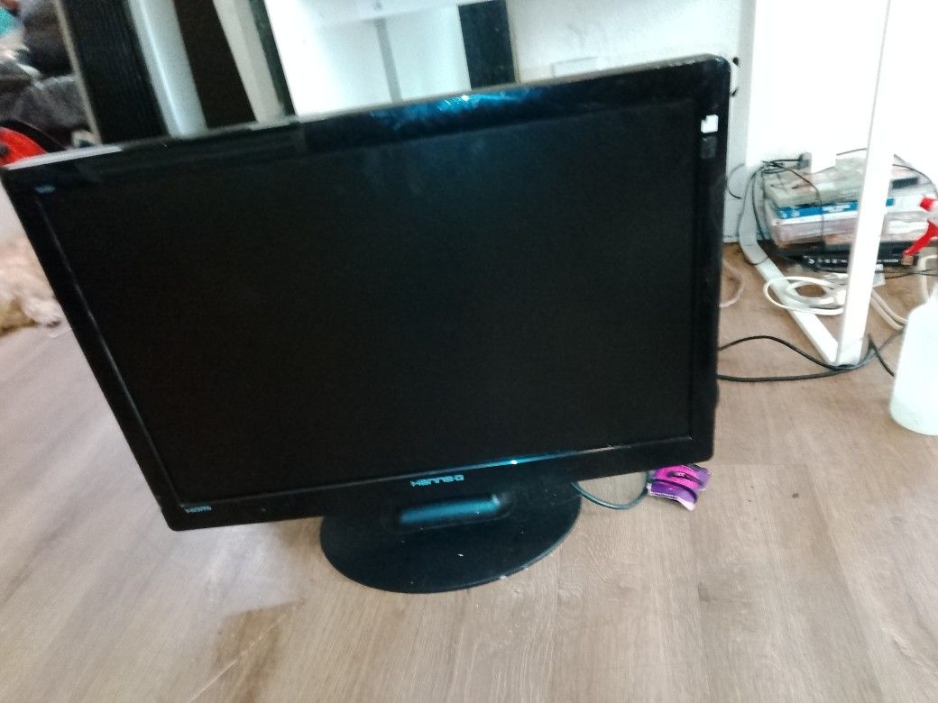 Hanns •G Flat Screen TV 28" 