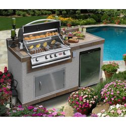 Close out on several outdoor kitchens floor models.