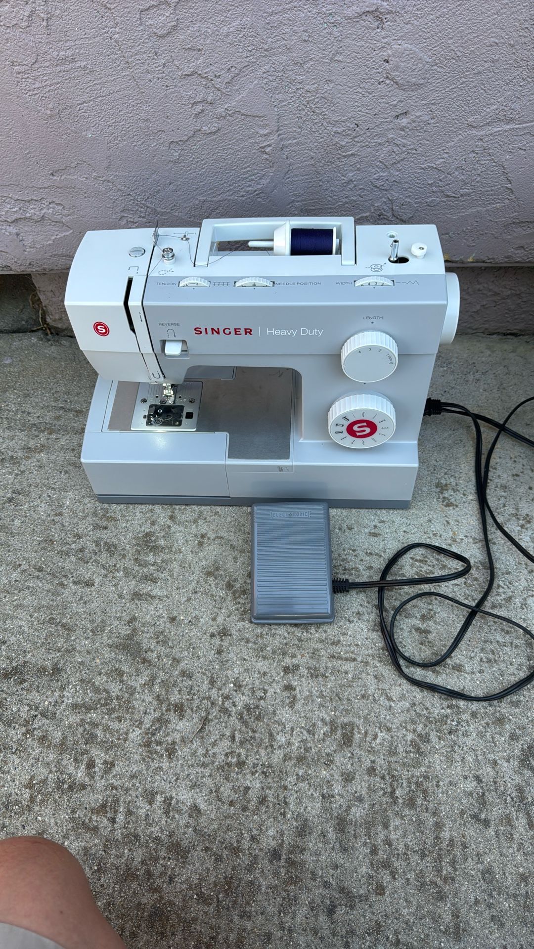 SINGER Heavy Duty, Sewing Machine Model 4411