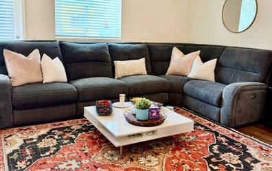 Jerome’s Sectional - Comfy and Clean