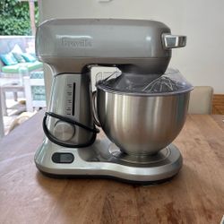 Breville  5 Quart Die Cast Stand Mixer With attachments works perfect perfectly!
