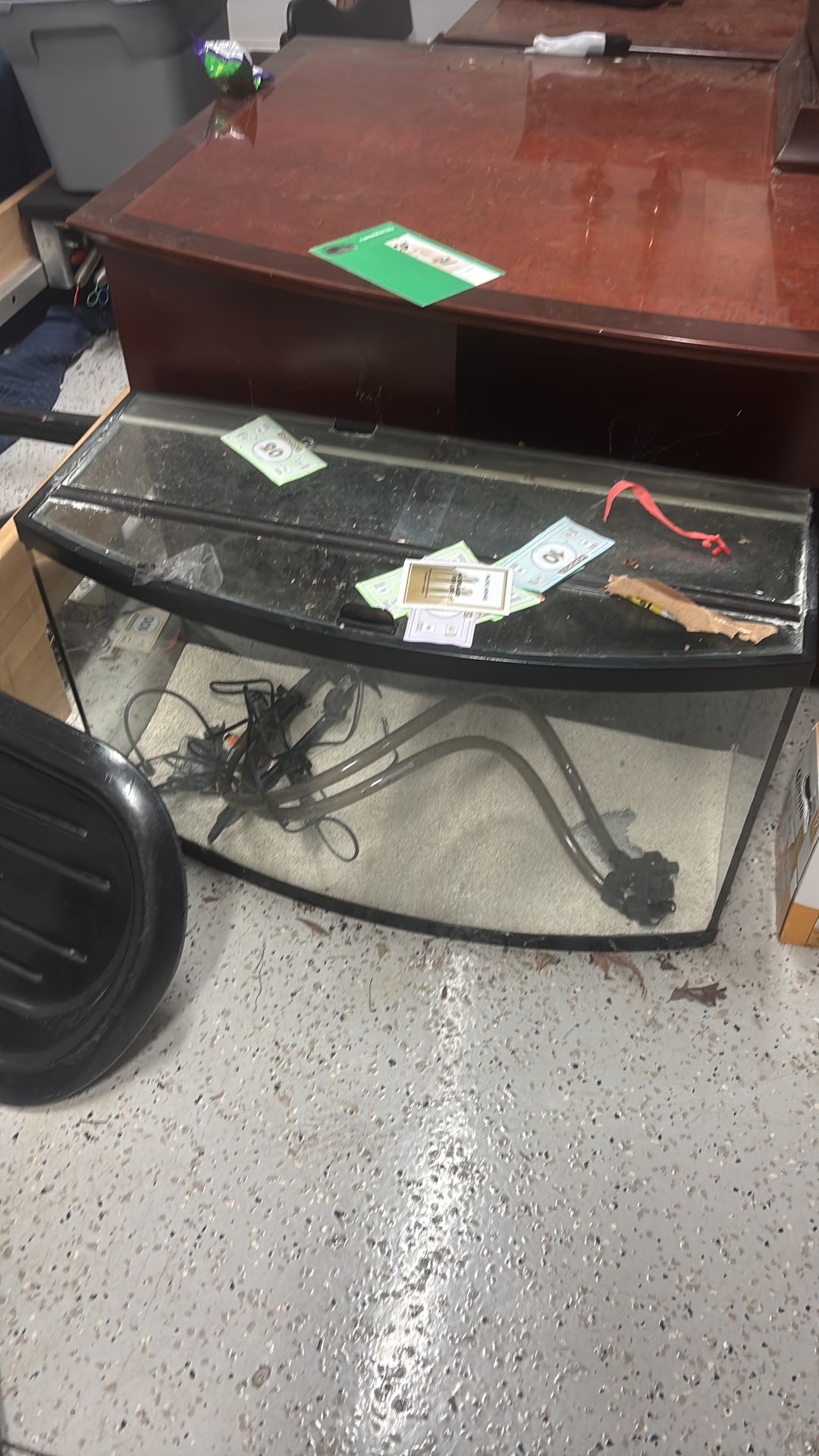 Fish tank fully sanded with pump included