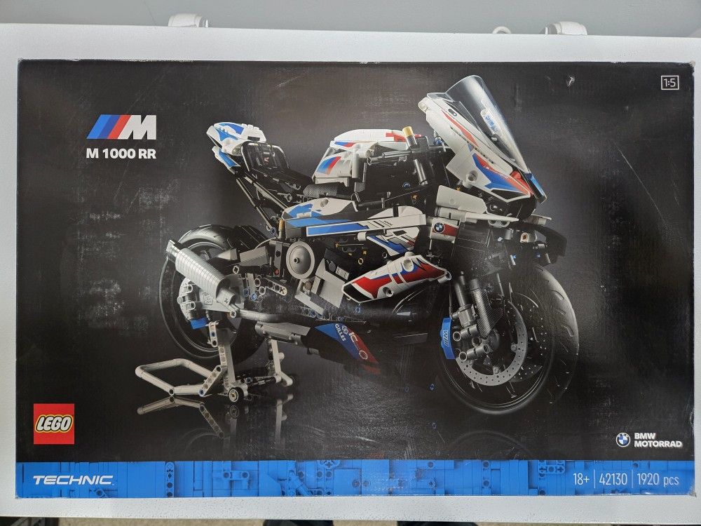 NEW LEGO TECHNIC BMW M 1000 RR 42130