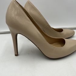 Ladies Womens size 9 LC Lauren Conrad tan 4 1/2” pumps heels gently worn in great shape 