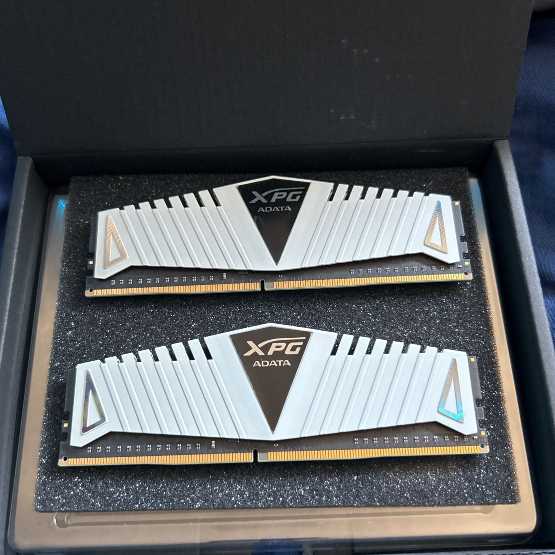 Xpg Z1 Adata 16gb 3000mhz RAM: ADATA XPG Z1 DDR4 8gb Ram Sticks