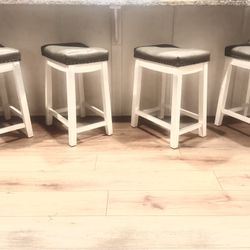 Set of 4 Counter Stools – Excellent Condition