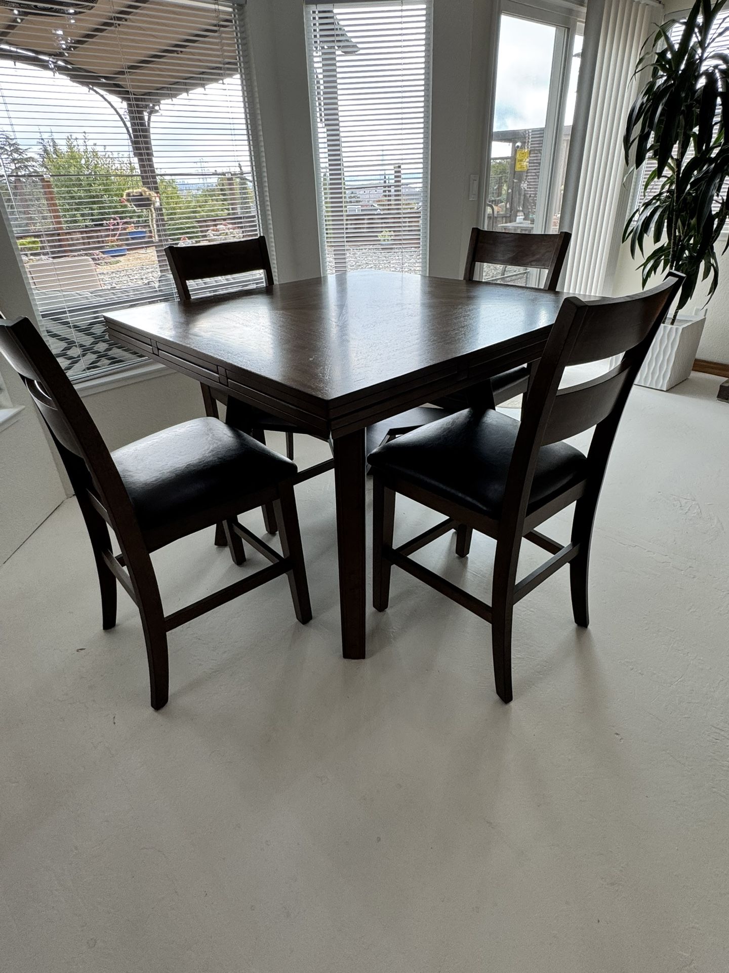 Dinning Table