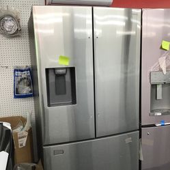New Scratch And Dent Samsung 27 Cu Ft Stainless Steel French Door Fridge. 1 Year Warranty 