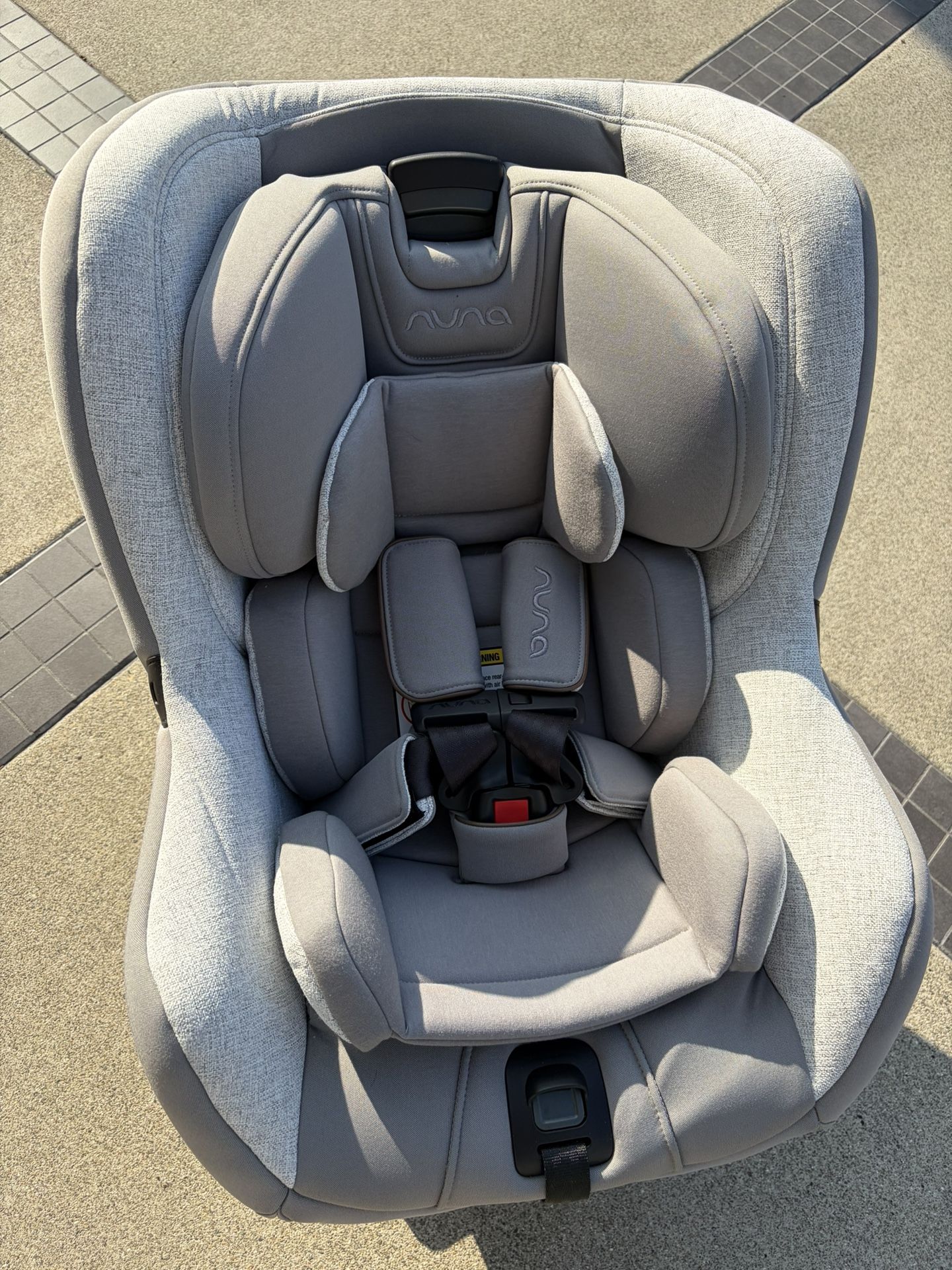 Nuna RAVA Car Seat in Excellent Condition (including Infant Insert)