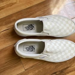 White and light grey hotsell checkered vans