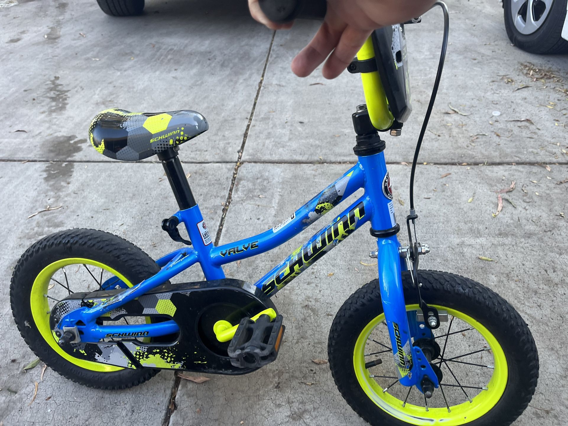 Schwin Valve 12" Kids' Bike - Blue