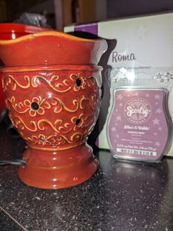 Scentsy Warmer + Melts