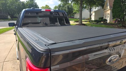 BAK Revolver X4s Hard Roll-Up Tonneau Cover