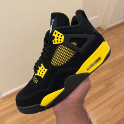 Jordan 4 ‘Thunder (2023)’