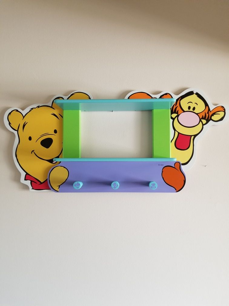 DISNEY'S WINNIE THE POOH AND TIGGER SHELF AND HOOKS.