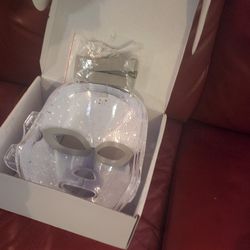 96 LED Light Therapy Mask (New in box)
