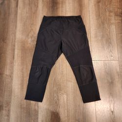 Yogo Athletica black leggings in size large featuring distinct ribbed textured panels on the legs, good condition