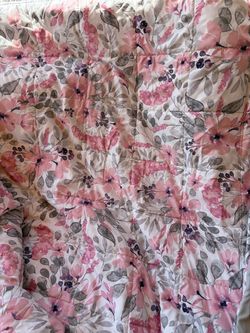 Queen Floral Quilted Comforter Pink and Gray