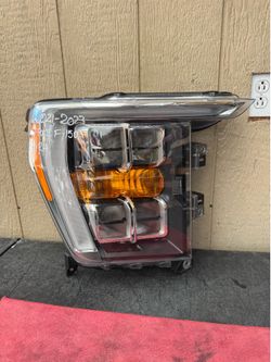 2021 2022 2023 FORD F-150 RIGHT SIDE HEADLIGHT OEM USED
