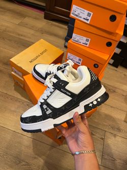 £V Shoes