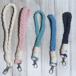 Braided macrame lanyard for keys Wristlet macrame Braided wristlet Wristlet lanyard combination Macrame keychain Boho keychain Badge holder.
Thes also
