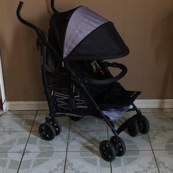 LIKE NEW SUMMER 3D LITE STROLLER!!!!