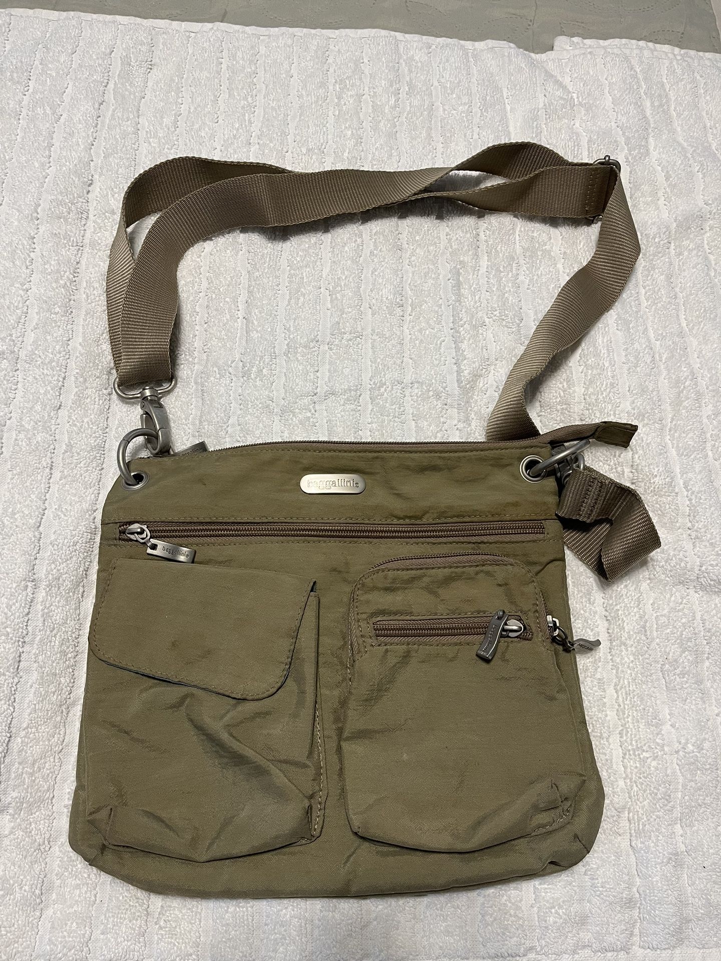 Tan Baggallini Purse (medium size) 