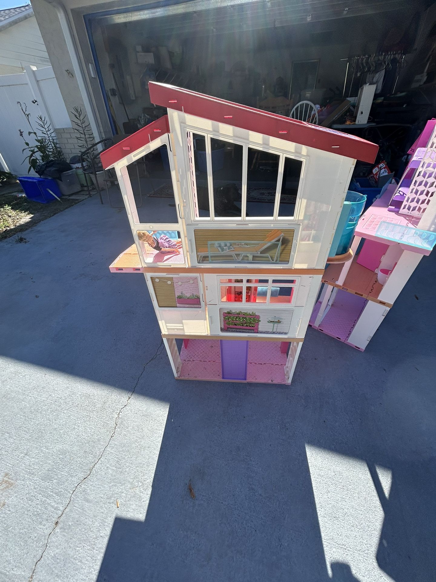 2 Barbie Houses