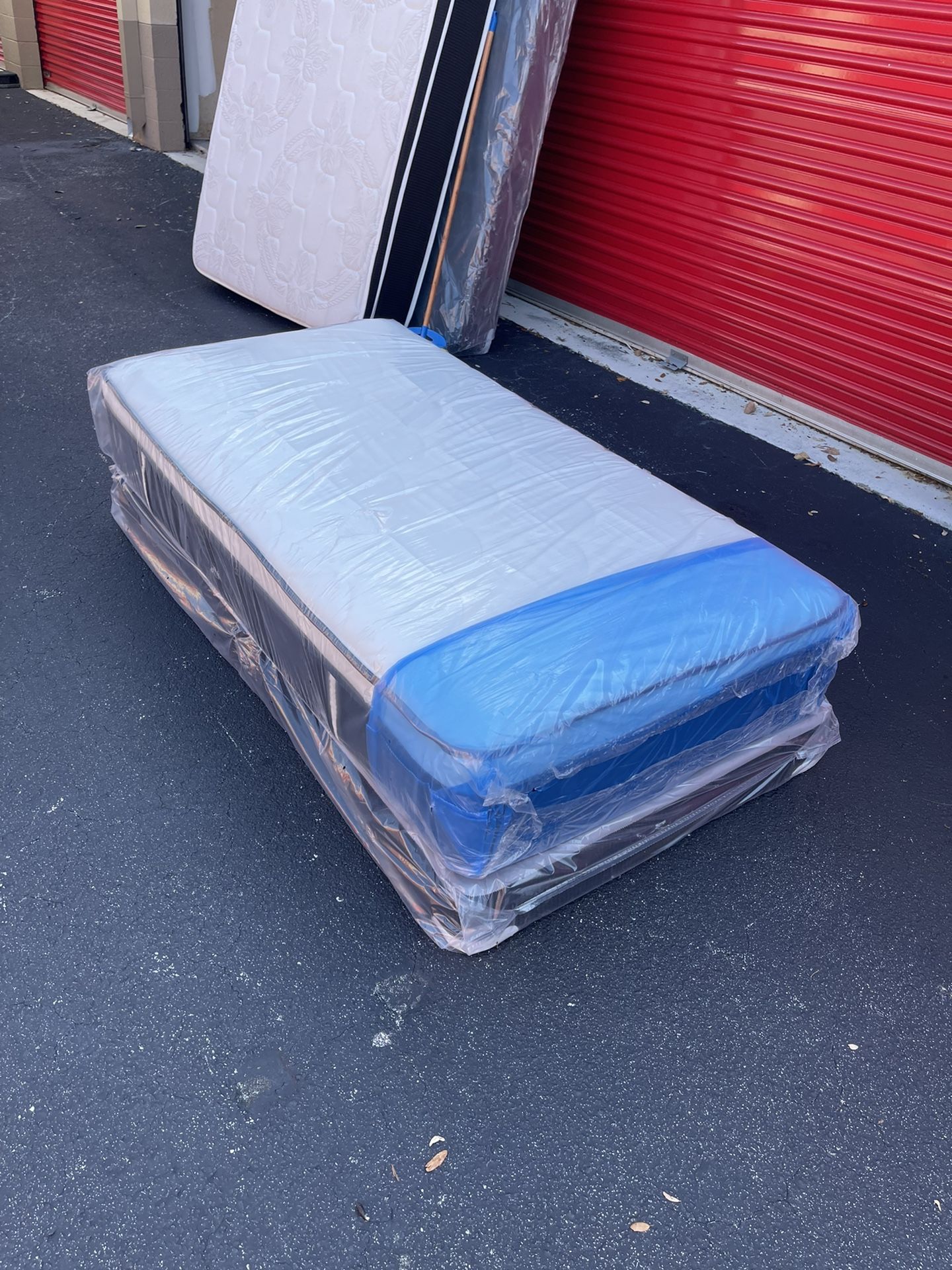 Mattress Twin Size Pillowtop With Box Spring // New // We...