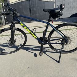 Trek Dual Sport 2  L LIKE NEW