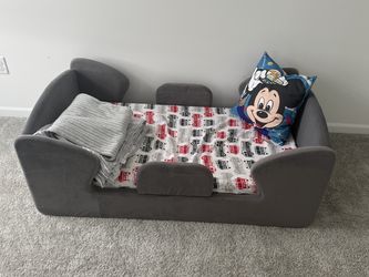 Toddler Bed with Dressers
