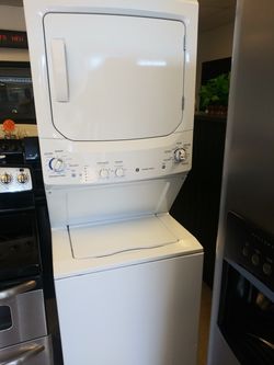 Stackable washer and dryer excellent condition