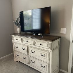 Queen Size Bedroom Set 