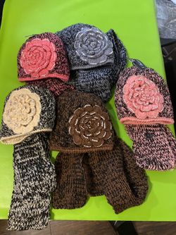 Scar and beanies set