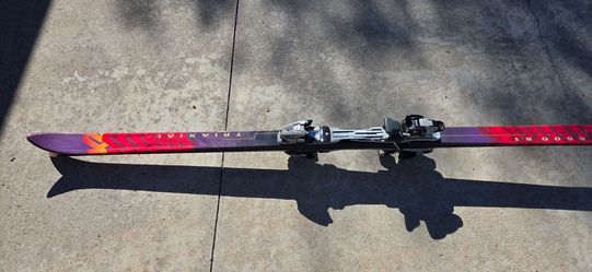 Vintage K2 5500 8.1 Skis – Triaxial Fiberglass – Marker M1000 Bindings Retro Decor