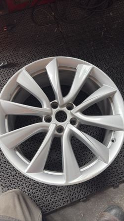 Tesla rim