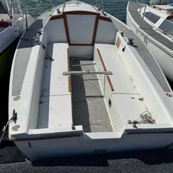 Catalina Capri 22 Sailboat