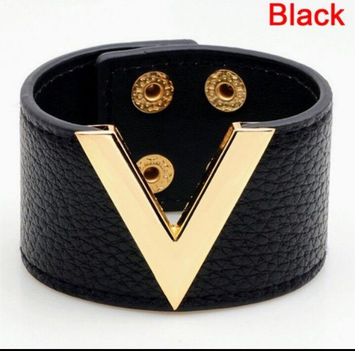Black leather Louie V bracelet