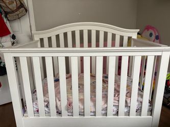 Baby crib w mattress