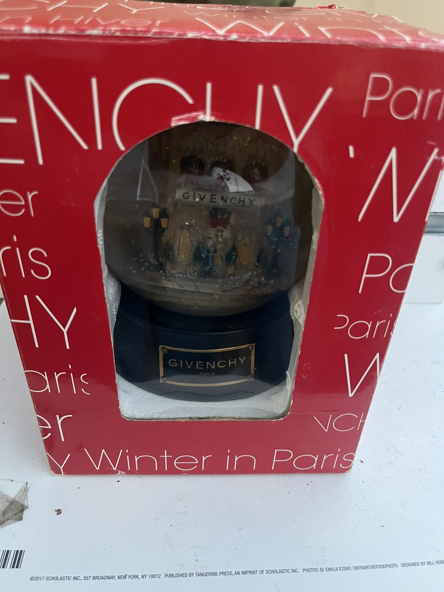 Snow Globe 