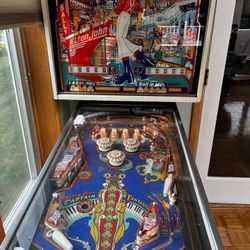 1976 BALLY CAPTAIN FANTASTIC PINBALL MACHINE VINTAGE ARCADE GAME