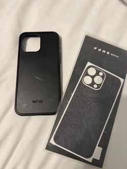 iPhone 15 pro max dbrand grip with obsidian