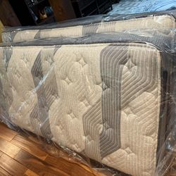 2 Twin XL Serta IComfort Hybrid Blue Fusion 100 Firm Mattresses 